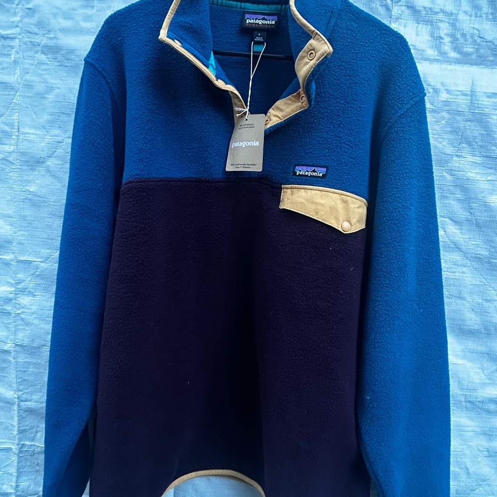 Patagonia Men's Two-Tone Blue and Yellow V-Neck Sweater